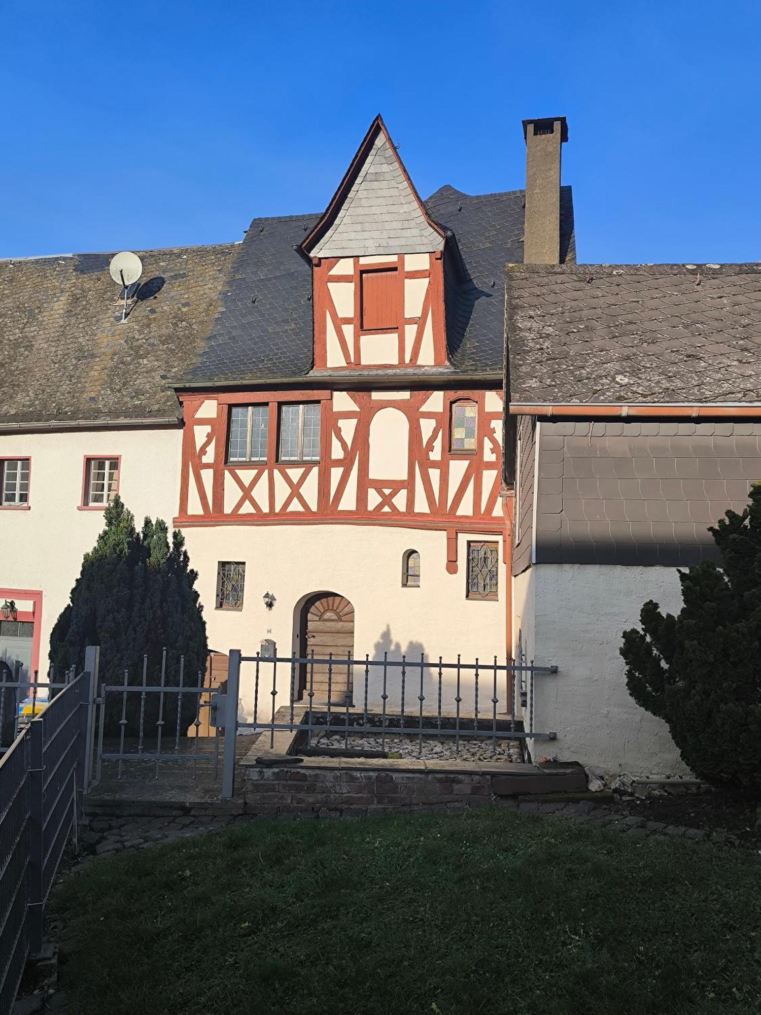 Moselperle- Urlaub Im Historischen Fachwerkhaeuschen Apartment Bullay Luaran gambar